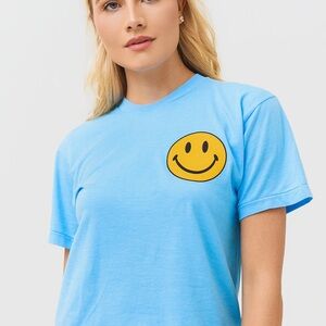 AVIATOR NATION - Women's Smiley Chasing Rainbows Boyfriend Tee